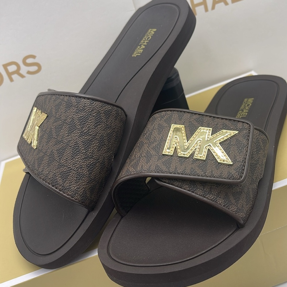 MICHAEL KORS Palmer Signature Logo Slide Sandal
Brown 
NWT - Picture 6 of 16